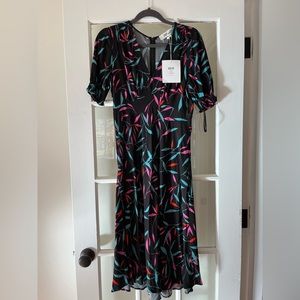 DVF twisting leaves